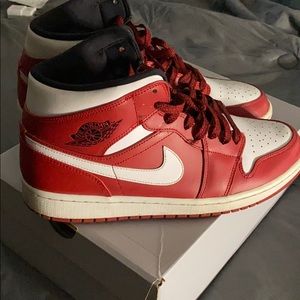 Air Jordan 1 Mid Chicago